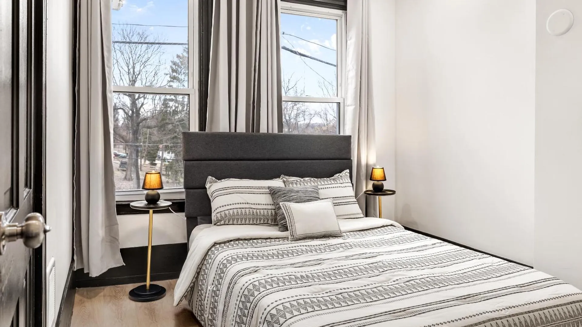 Vakantiehuis Heart Of Downtown, 5 Mins To Andy Warhol Museum, Parking Available, Private Fenced Backyard, Smart Tv, Washer And Dryer In Unit Pittsburgh