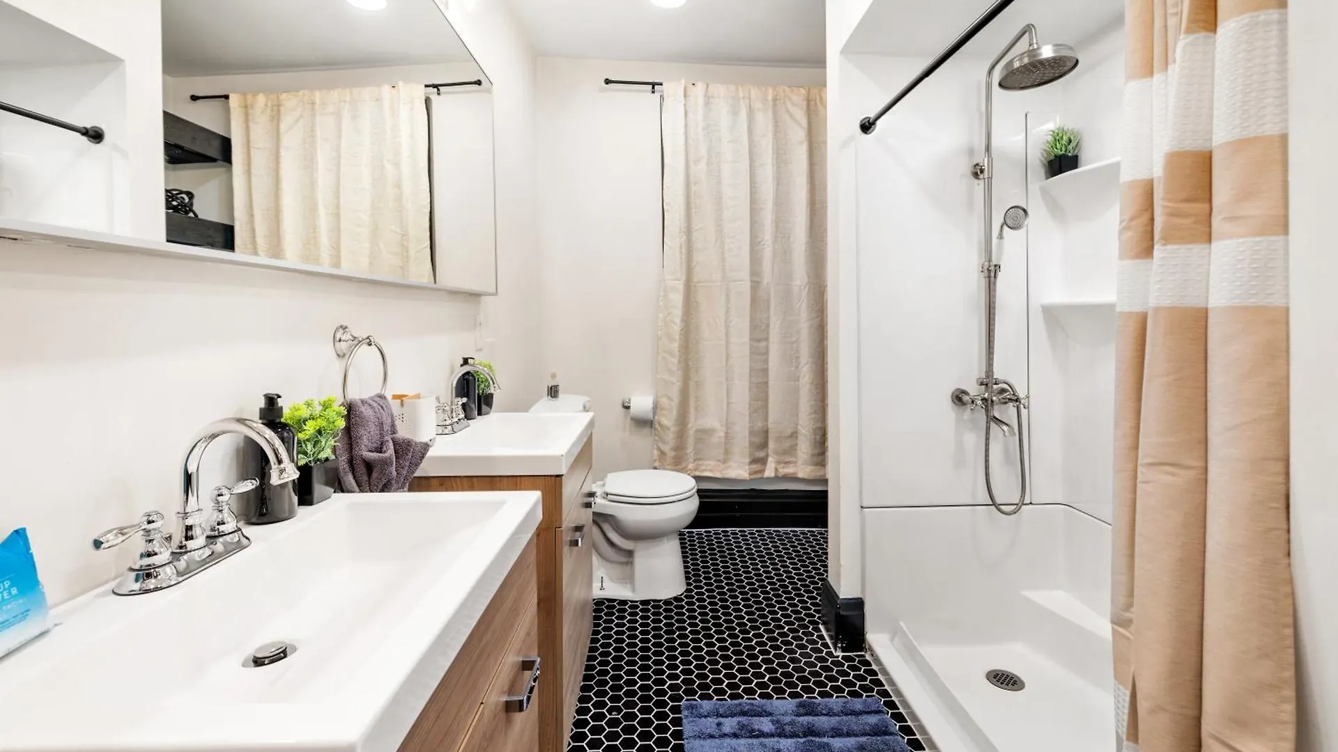 Heart Of Downtown, 5 Mins To Andy Warhol Museum, Parking Available, Private Fenced Backyard, Smart Tv, Washer And Dryer In Unit Pittsburgh 0*,  United States