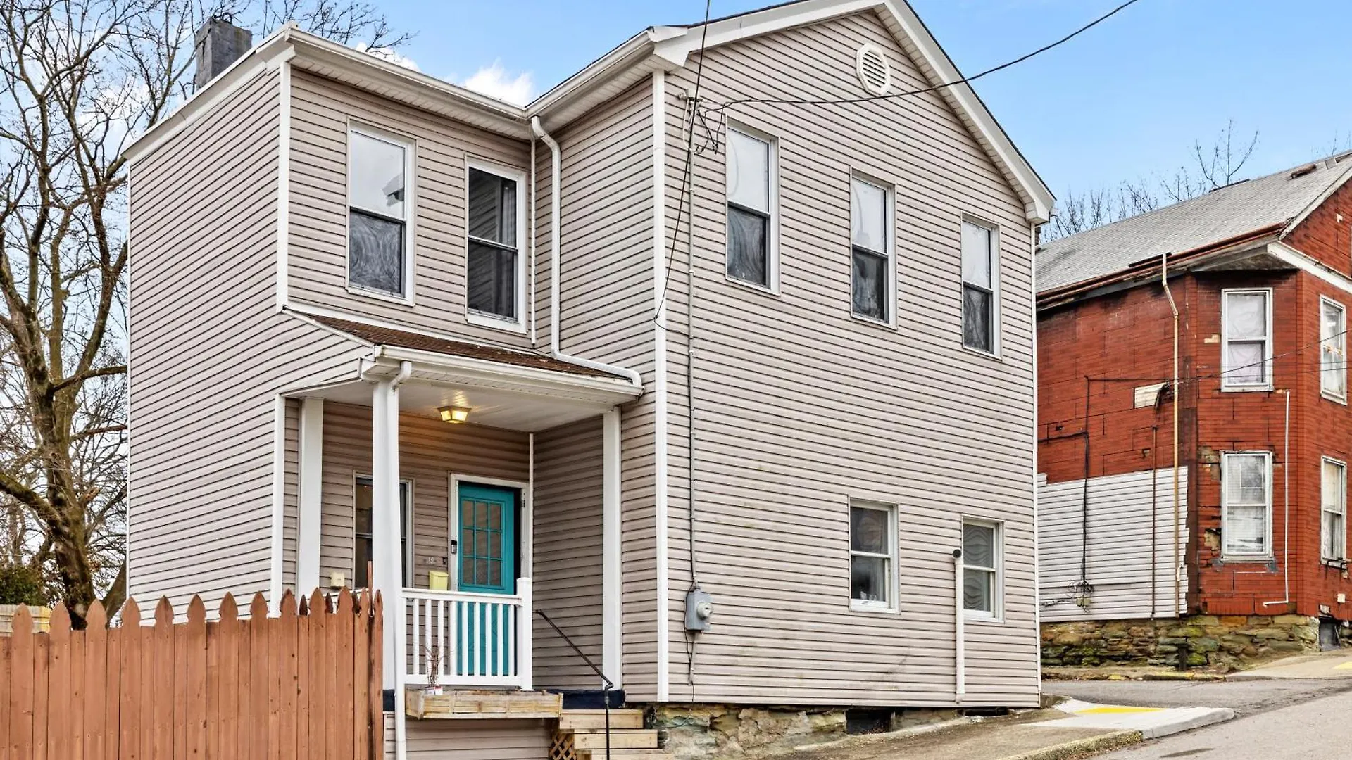 Heart Of Downtown, 5 Mins To Andy Warhol Museum, Parking Available, Private Fenced Backyard, Smart Tv, Washer And Dryer In Unit Pittsburgh Holiday home